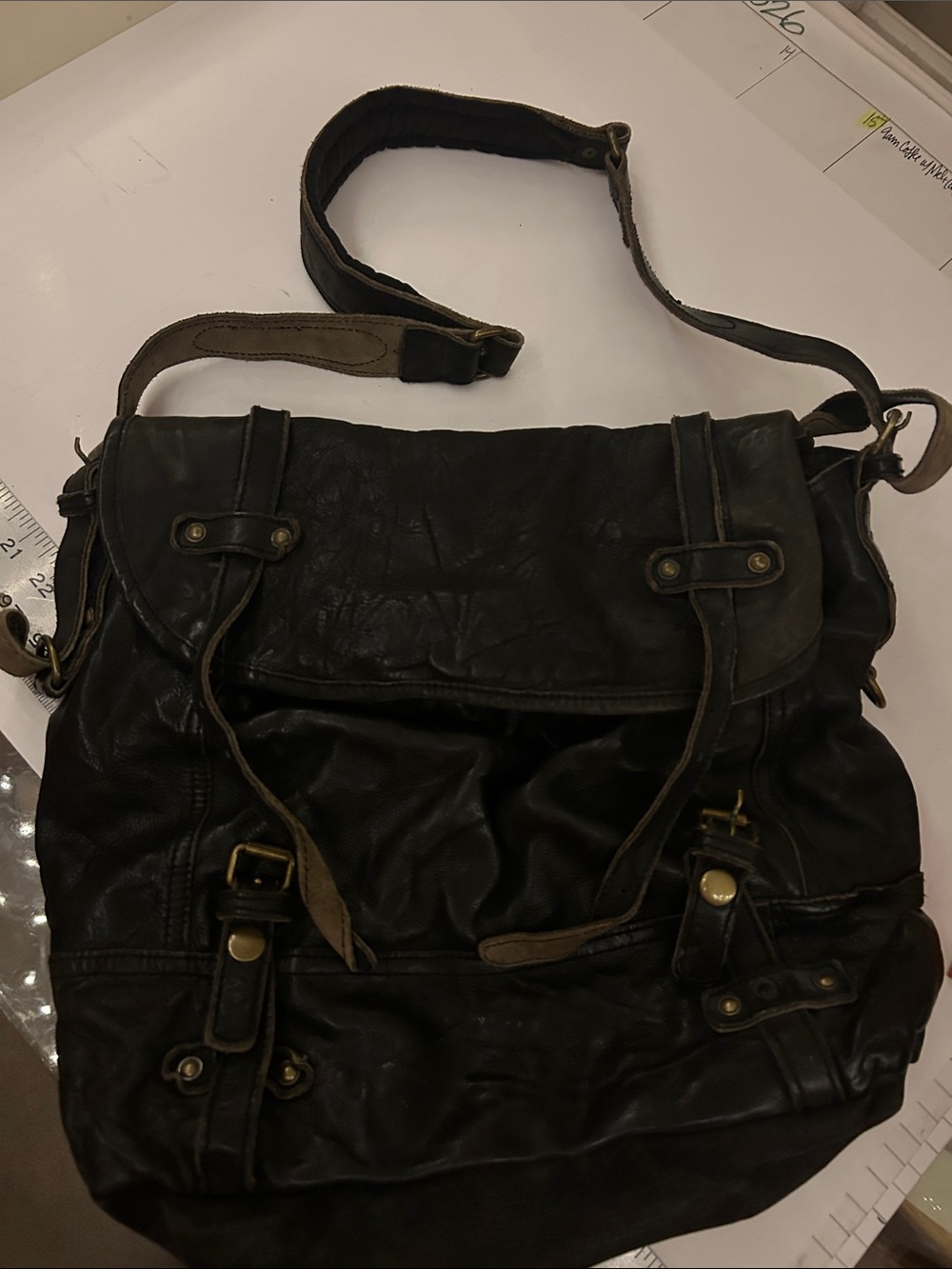 Black Men's Leather Messenger Bag - Classic Crossbody